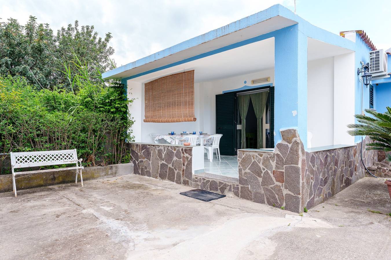 Sardisches Apartment mit privater Terrasse, 3 Gehminuten vom Strand entfernt in Orosei, Golf von Orosei