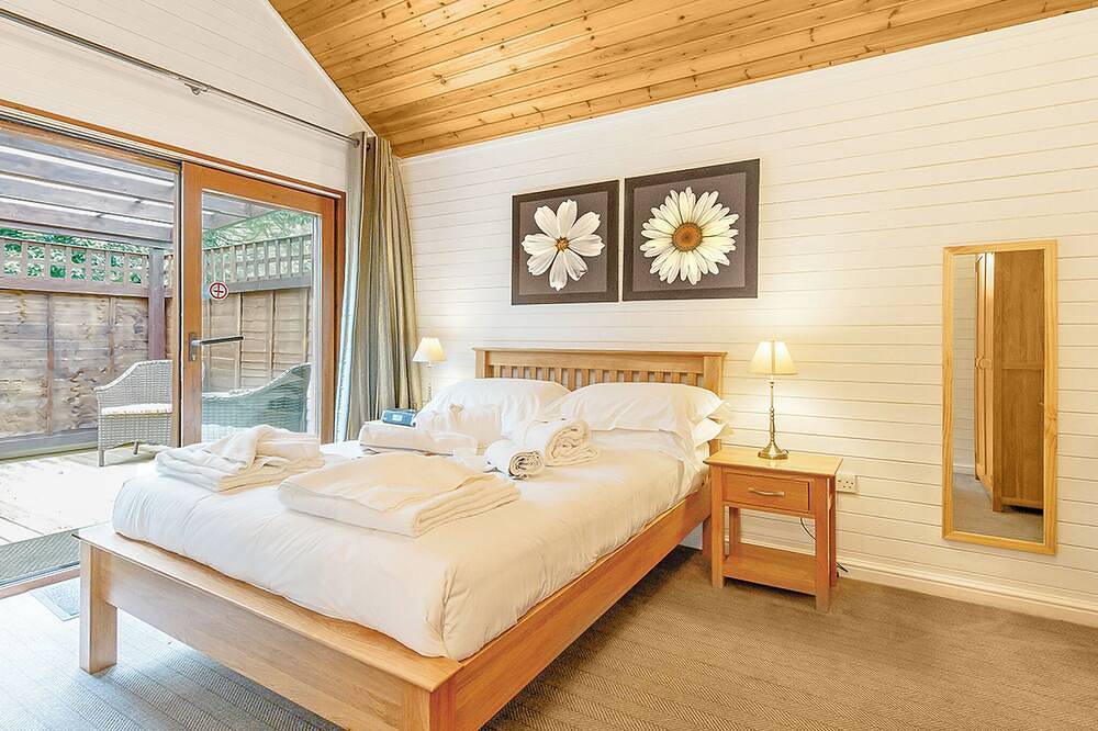 Cobbett Contemporary Premier in Tilford, Surrey