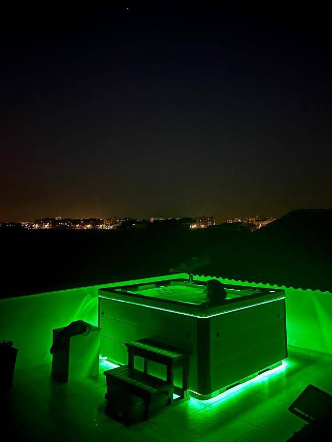 Ferienhaus für 8 Personen, mit Balkon und Whirlpool sowie Terrasse und Ausblick in Valencia - 3