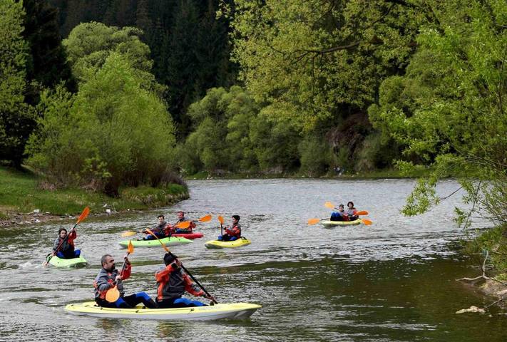 Gîte pour 3 personnes, avec jardin ainsi que vue et vue sur le lac dans Dorna-Arini - 3