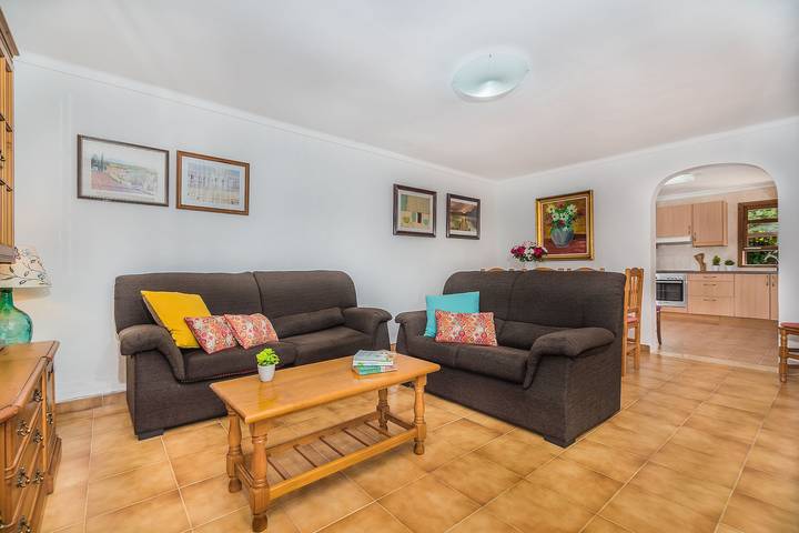 Holiday Home 'Sontuiri Den Jaume' with Private Pool, Wi-Fi and Air Conditioning in Pollença By, Pollença