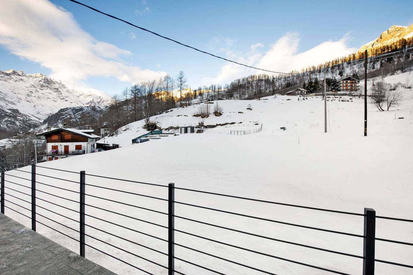 Appartamento intero, Appartamento 'Le Rêve D'Emilie - Family House' con vista sulle montagne, terrazza condivisa e Wi-Fi in Breuil-Cervinia (Italia), Valtournenche
