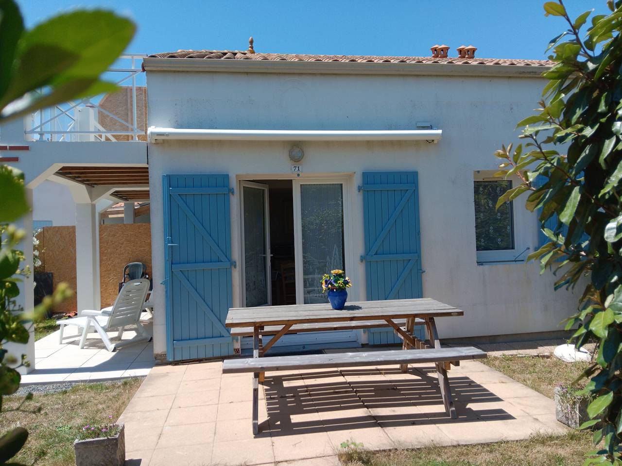 Häuschen mit Pool 1800m vom Strand in L'Aiguillon-la-Presqu'île, Vendée
