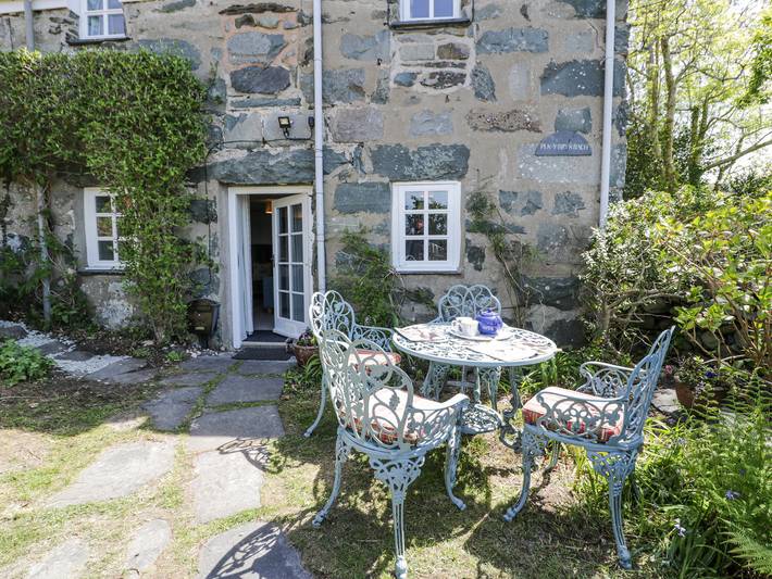 Cottage for 4 people, with garden, with pets in Harlech