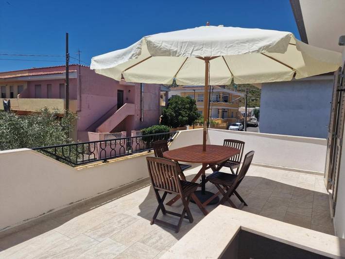 Location de vacances pour 3 personnes, avec Balcon et Terrasse ainsi que Jardin et Vue dans San Giovanni Sardinia - 2