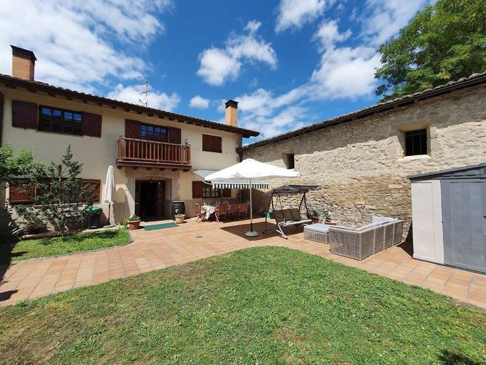 Location de vacances pour 8 personnes, avec Balcon et Terrasse ainsi que Jardin et Vue à Orduña