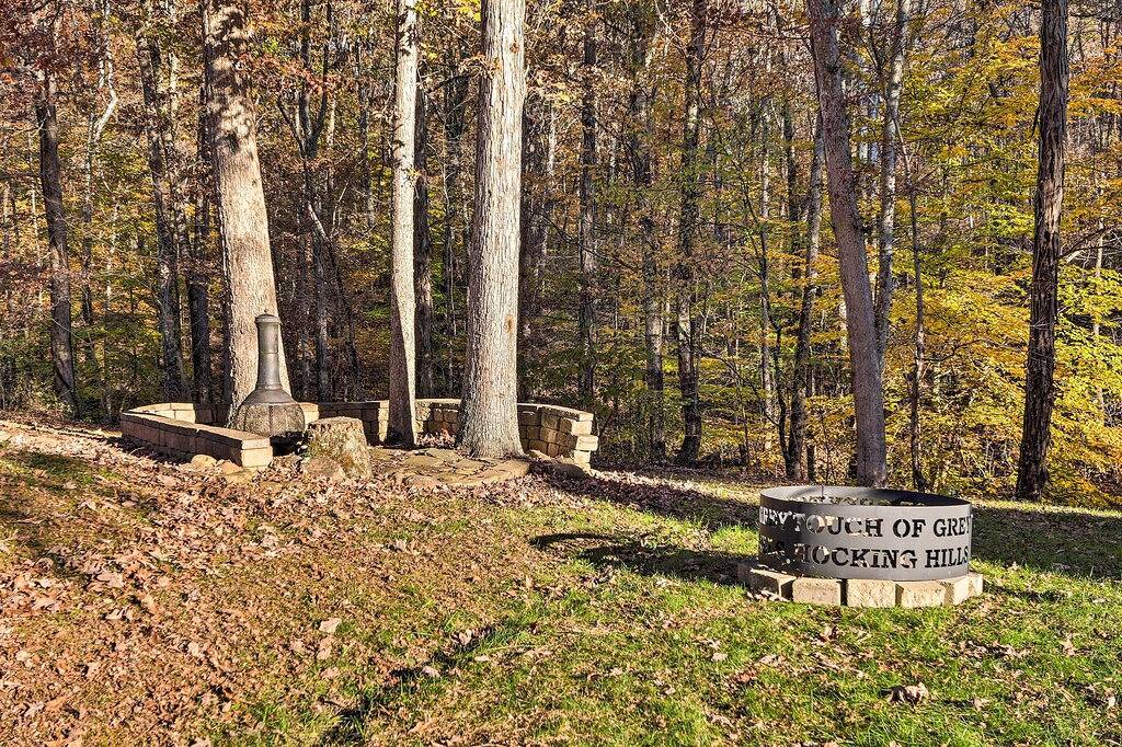 Luxe Dog-Friendly Cabin w/ Hot Tub & Game Room in Hocking Hills