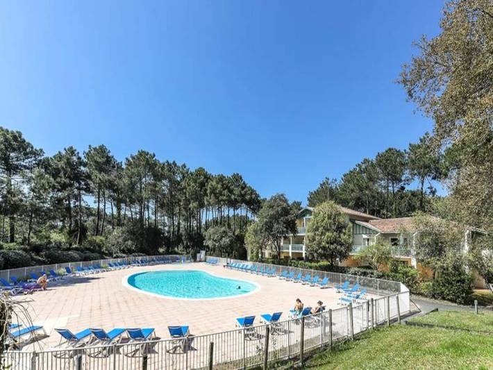 Location de vacances pour 6 personnes, avec terrasse ainsi que piscine et jardin, adapté aux familles à Soustons