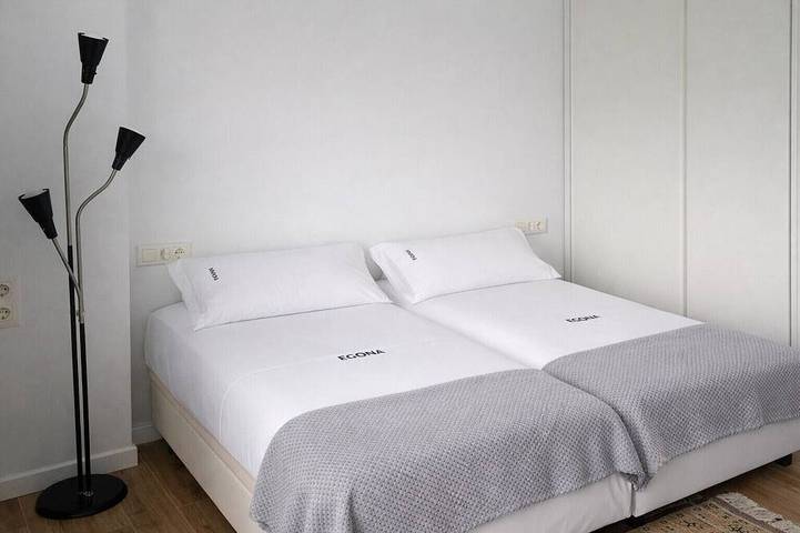 Ferienwohnung für 4 Personen, mit Balkon und Pool sowie Garten - 1