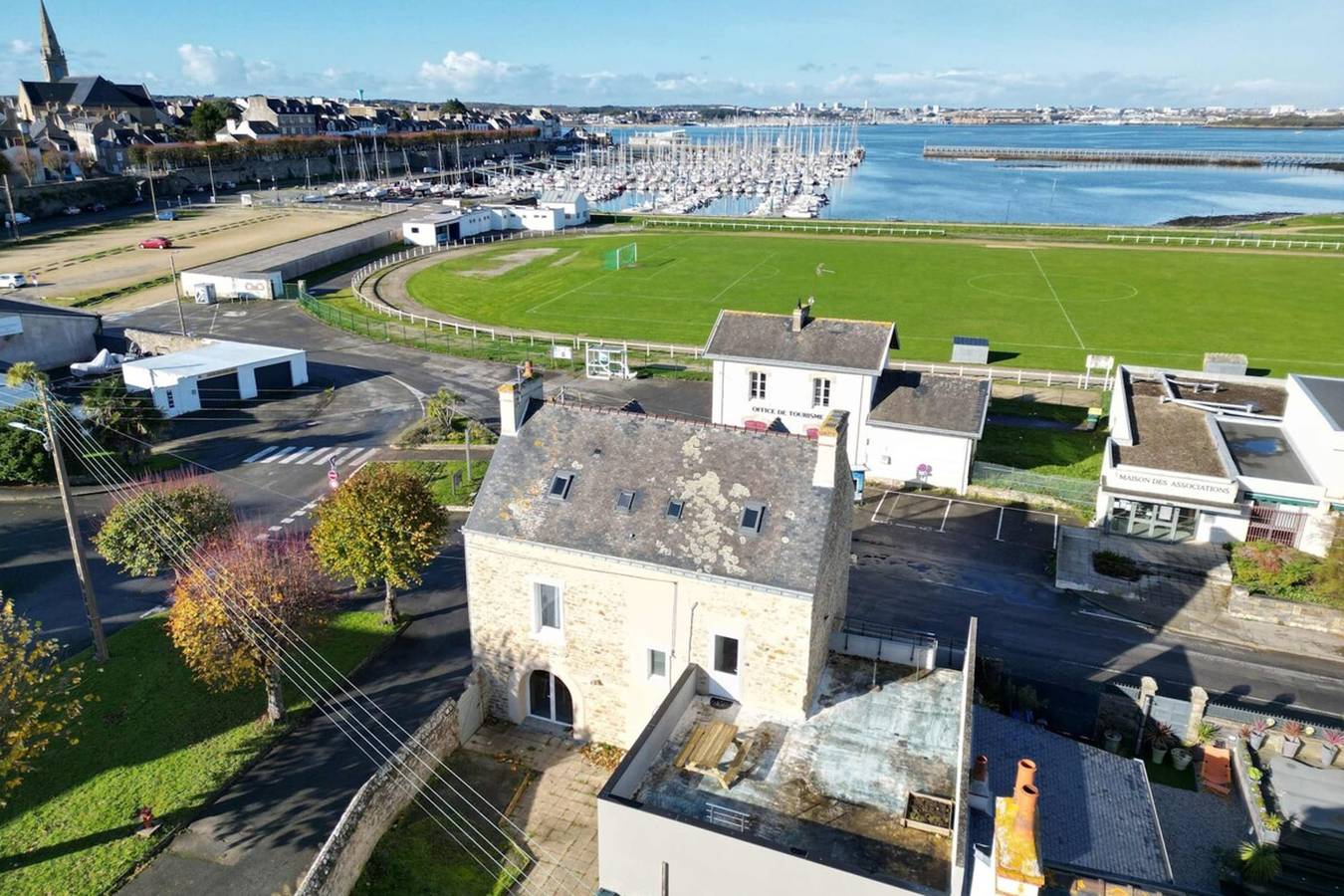 Apartamento entero, Spacious contemporary duplex - Harbour view in Port-Louis, Côte des Mégalithes