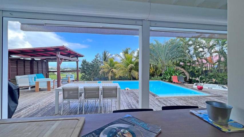 Villa pour 8 personnes, avec jacuzzi ainsi que piscine et jardin