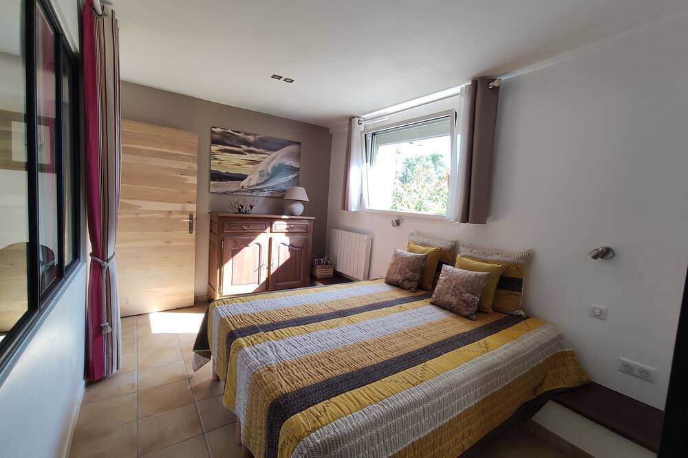 Entire apartment, Between sea and mountains 3-star gîte 54m², swimming pool, garden in Itxassou, Bayonne region