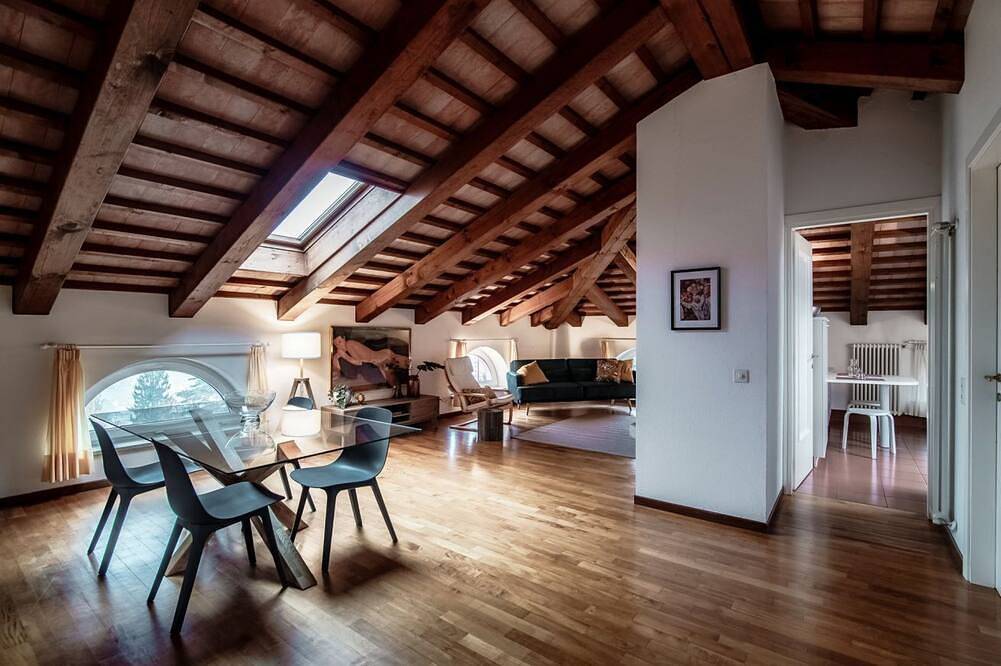 Ganze Wohnung, Elegantes Dachgeschoss-Apartment mit Blick auf das Mendrisio-Tal (Salorino 2) in Mendrisio, Tessin