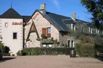 Hôtel pour 3 personnes, avec jardin et terrasse à Quarré-les-Tombes