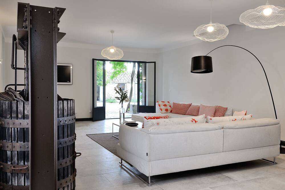 Le Mas - Reben in Sichtweite, Weingut Odylée in Violès, Vaucluse