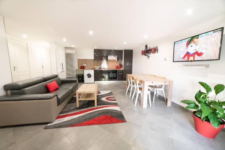 Appartement de vacances pour 9 personnes, avec Terrasse et Vue à Meyzieu