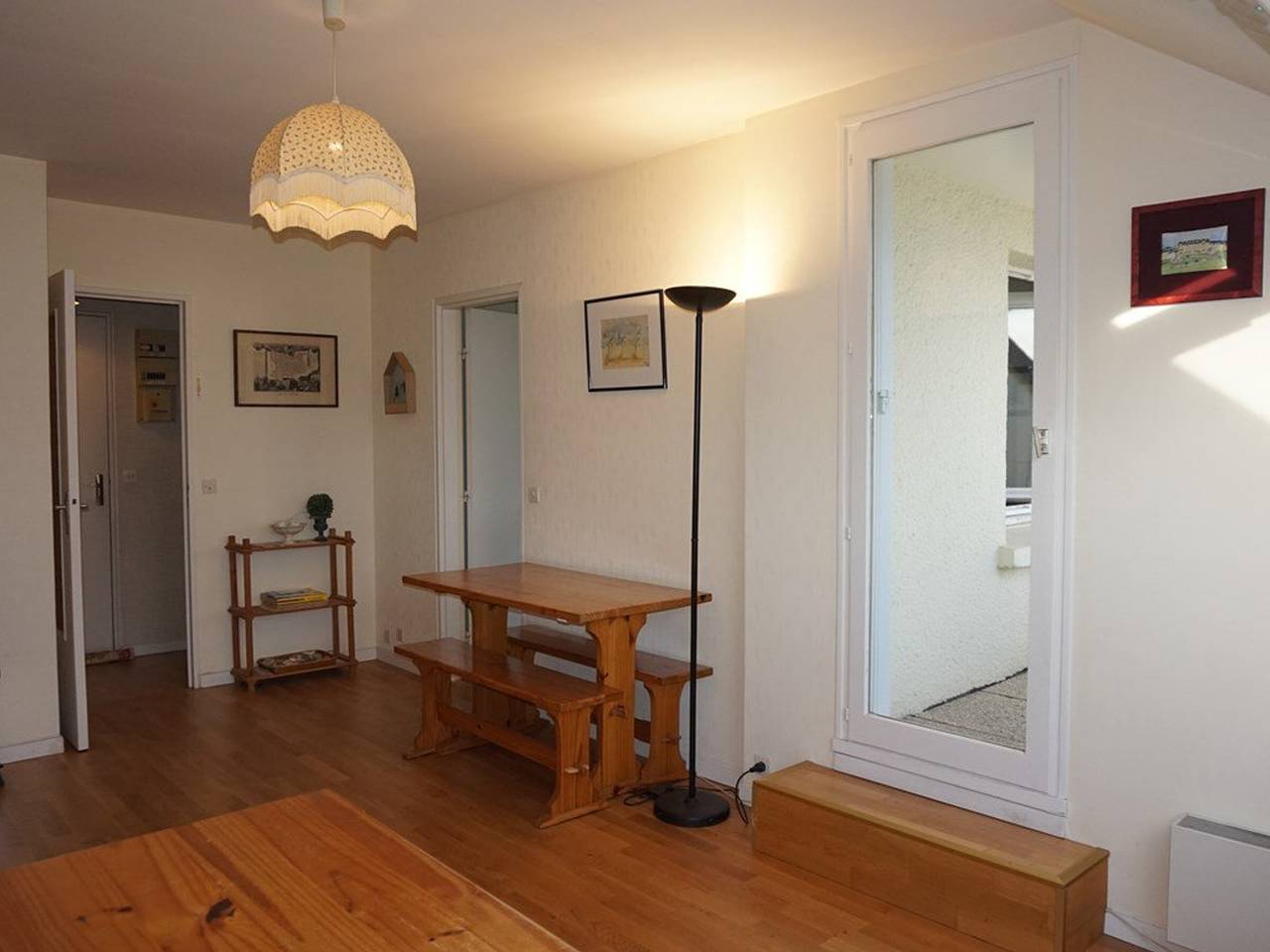 Entire apartment, Bright duplex 3 bedrooms, terrace, parking, steps from Cabourg beach in Cabourg, Caen region