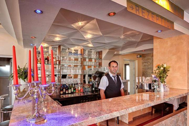 Hôtel pour 3 personnes, avec Terrasse ainsi que Jacuzzi et Sauna