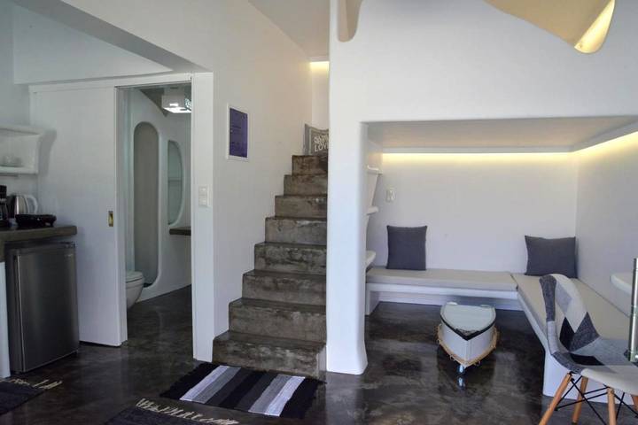 Gîte pour 3 personnes, avec terrasse ainsi que piscine et jardin dans Adamas - 4