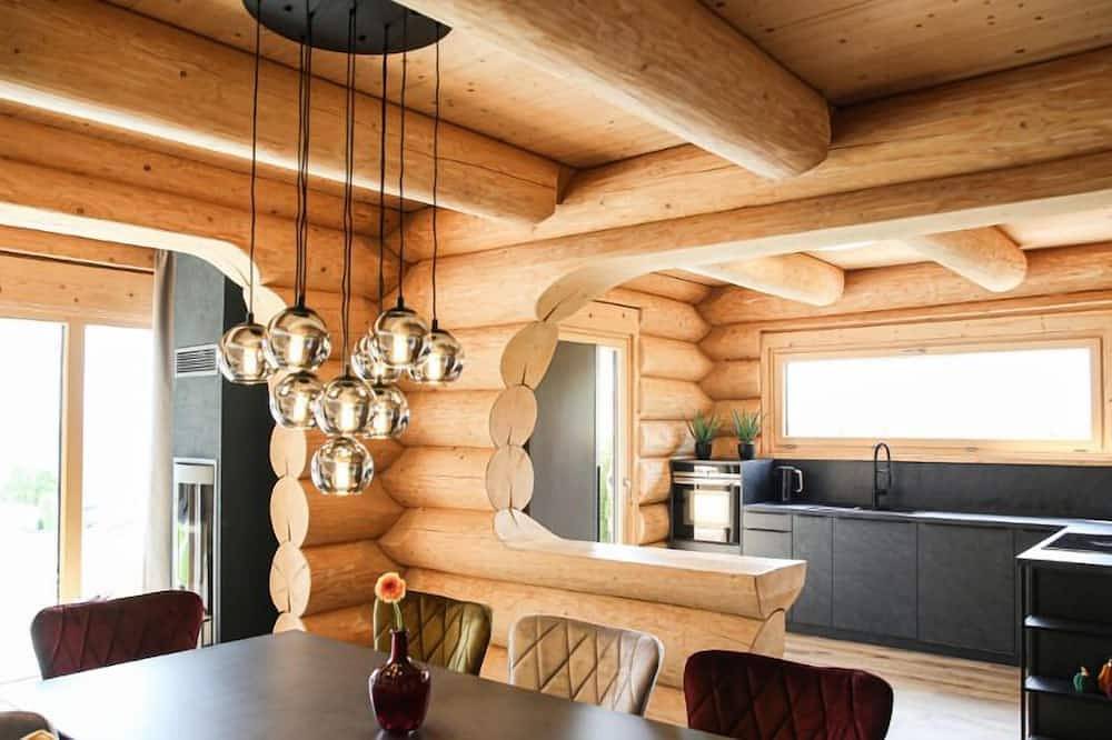Ganze Wohnung, Luxuriöses Chalet 160 qm mit Zirbenholzsauna und Whirlpool in Bodenmais, Ostbayern