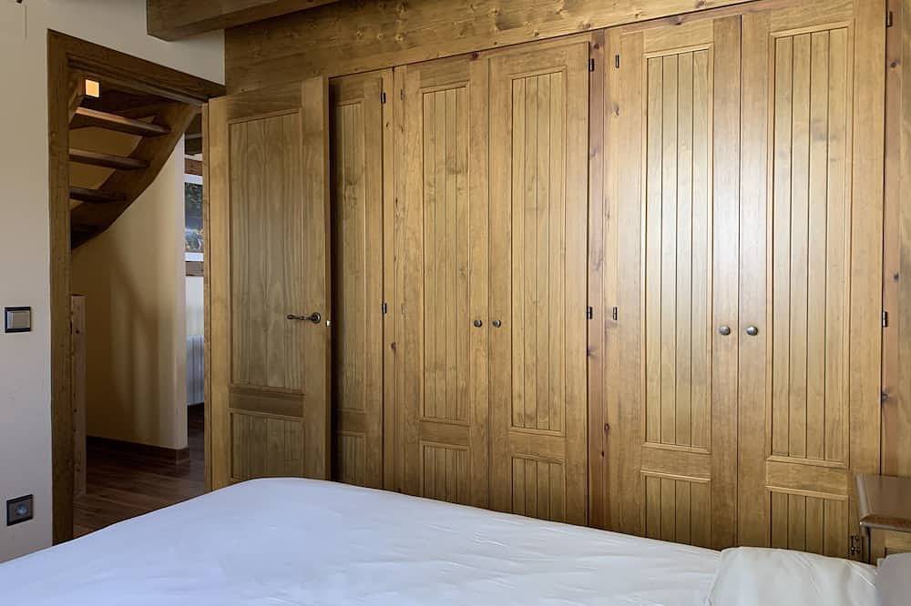 Entire apartment, 3 Bedroom Duplex Apartment in La Molina in La Molina, Alp