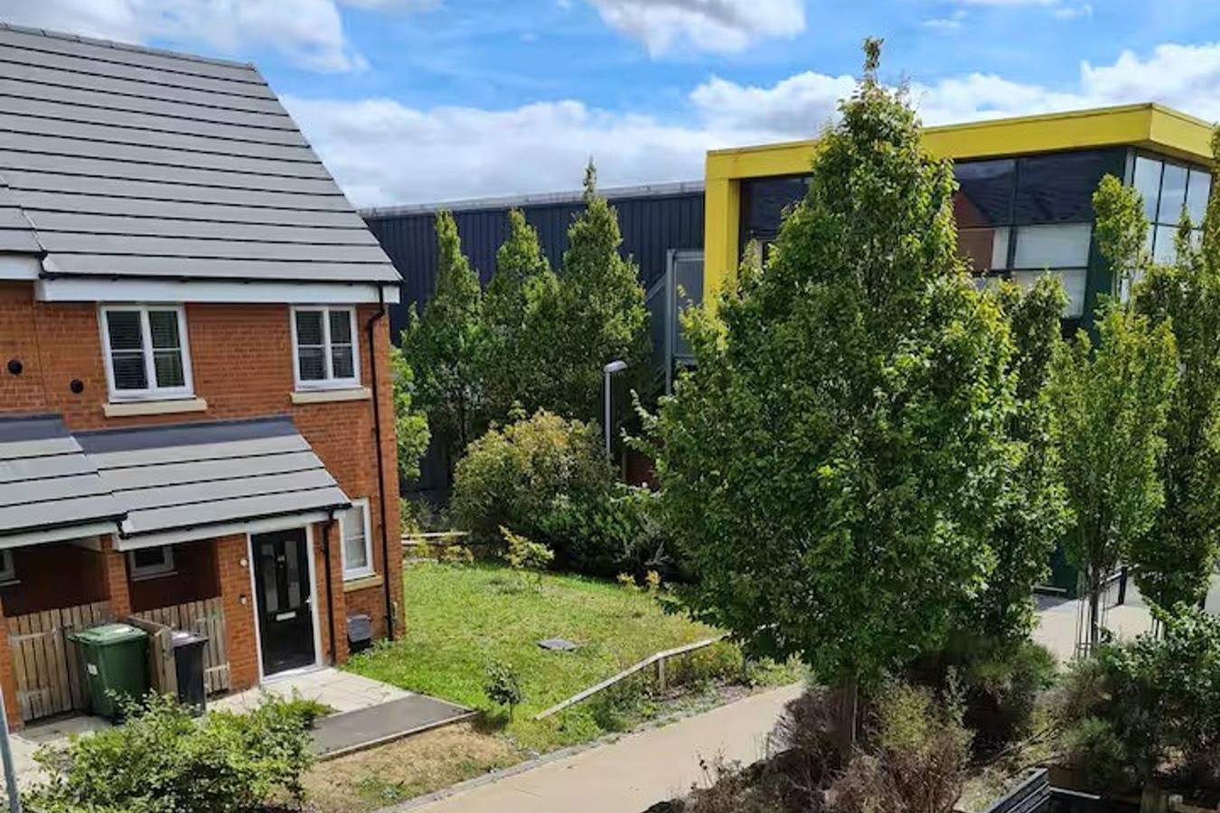 Spacious 3-Bed House - Sleeps 8, Garden & Parking in Peterborough