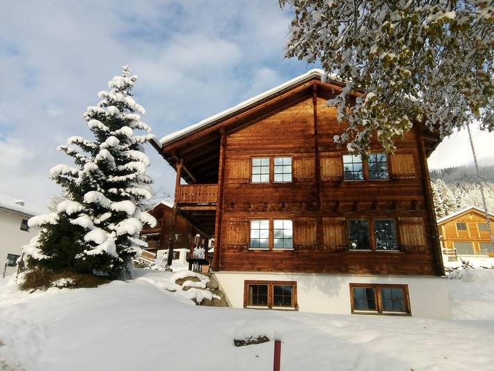 Ganze Ferienwohnung, Ferienhaus Casa Patricia, Brigels - 9 Zimmer Ferienhaus für max. 10 Pers. in Brigels, Alpenarena