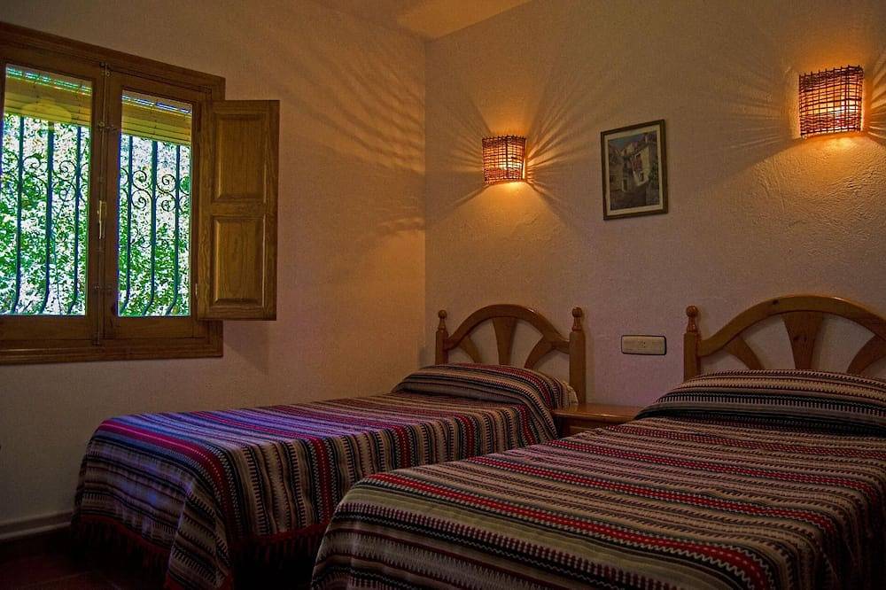 Acogedora casa en complejo con piscina en Válor in Válor, Provincia de Granada