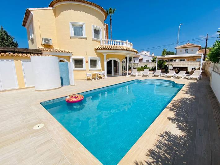 Ferienhaus für 8 Personen, mit Pool und Terrasse sowie Garten