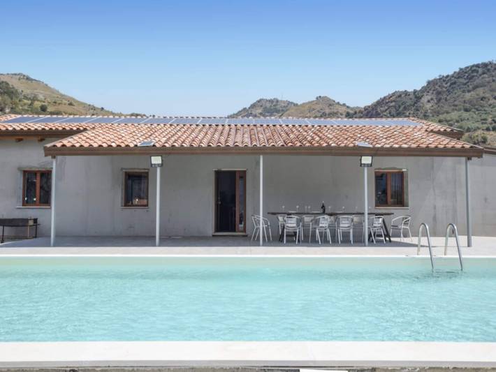 Ferienhaus für 12 Personen, mit Garten und Pool