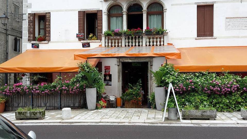 Ristorante Pizzeria al Mondo in Valstagna, Valbrenta