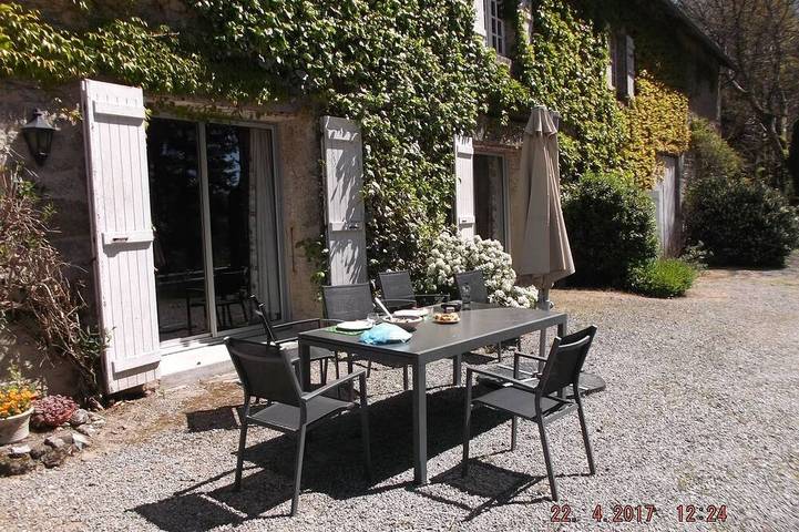 Location de vacances pour 10 personnes, avec jardin à Sauviat-sur-Vige