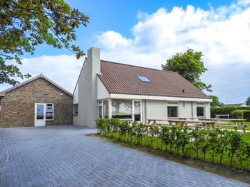 Ferienhaus für 23 Personen, mit Terrasse und Balkon/Terrasse in Ellemeet