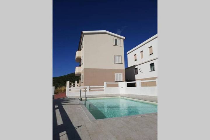 Ferienwohnung für 4 Personen, mit Garten und Pool sowie Ausblick