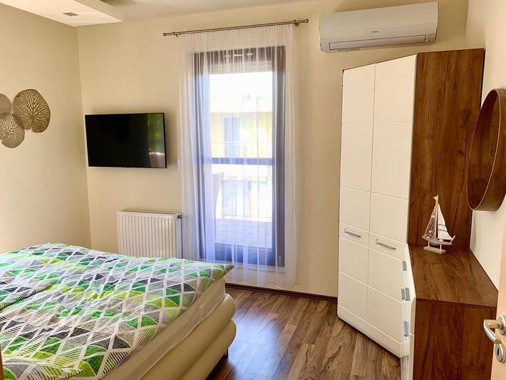 Ferienwohnung für 6 Personen, mit Seeblick und Ausblick sowie Pool und Terrasse in Zamardi - 4
