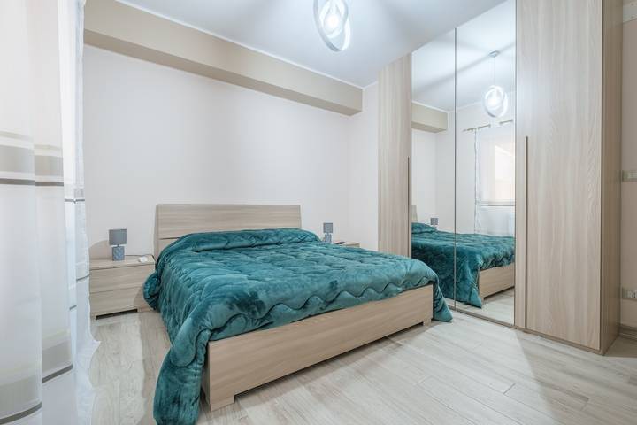 Entire apartment, Holiday Apartment "Damilhouse 3" with Balcony & Wi-Fi in Messina, Messina Province