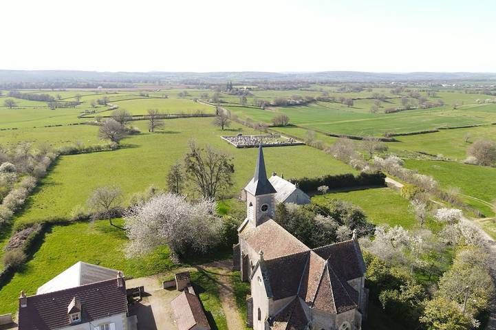 Location de vacances pour 6 personnes, avec jardin et jacuzzi à Vitry-Laché