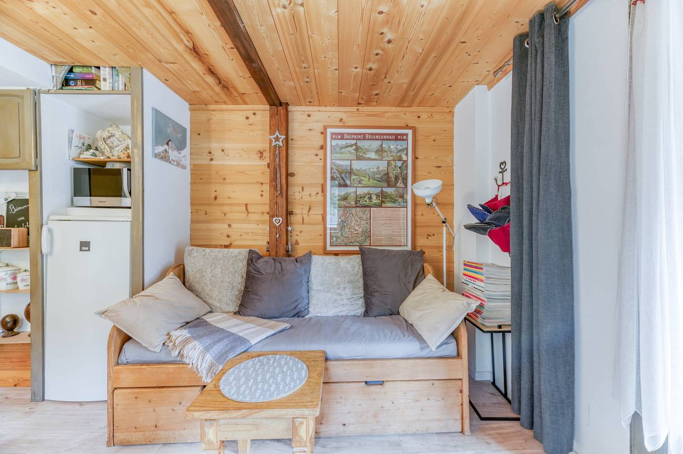Ganze Wohnung, Apartment 'Chalet Des Heureux' mit Seeblick, privater Terrasse und Wlan in Allemond, Nationalpark Écrins