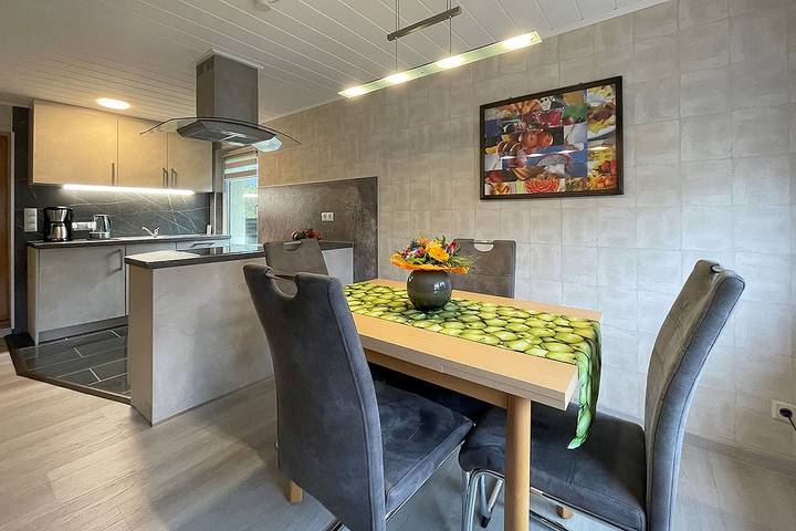 Ferienwohnung für 5 Personen, mit Balkon/Terrasse und Garten in Neuhaus am Rennweg - 3