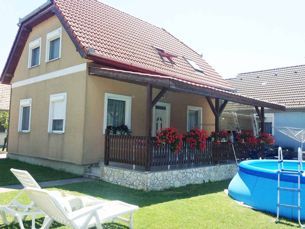 Ferienhaus mit Pool, Klimaanlage und Wlan  in Balatonmariafürdö, Plattensee Südufer