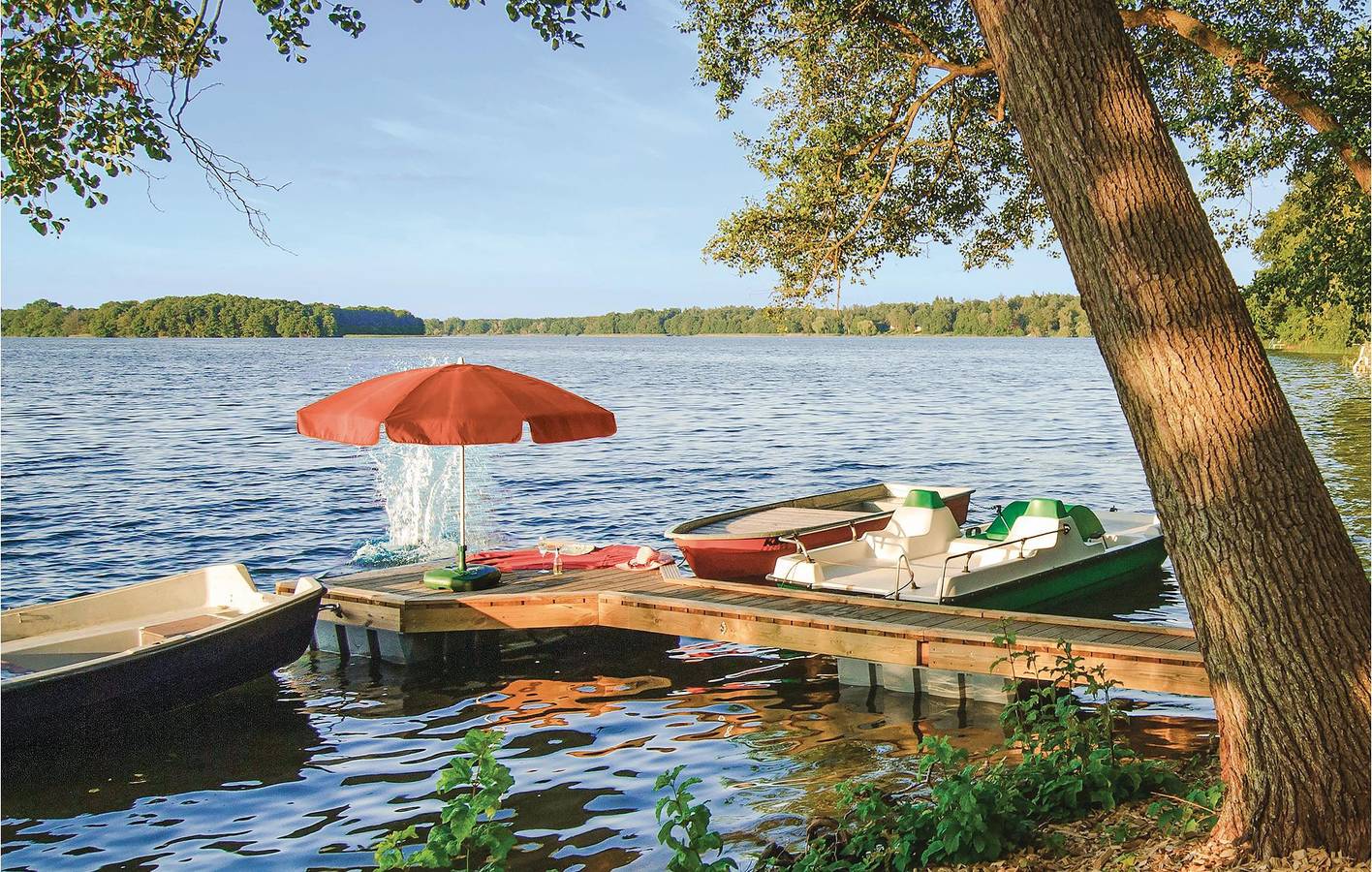 Gemütlicher Rückzugsort am See mit Parkplatz und WiFi in Pinnow, Ludwigslust-Parchim