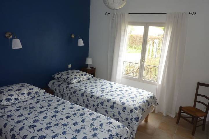 Location de vacances pour 4 personnes, avec terrasse et jardin dans Office De Tourisme Du Pays Des Sorgues Et Des Monts De Vaucluse - 2