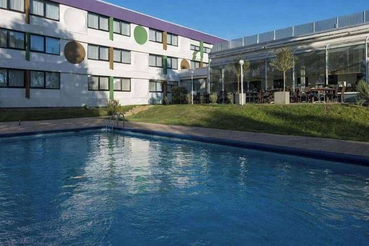 Ferienwohnung für 3 Personen, mit Pool und Garten