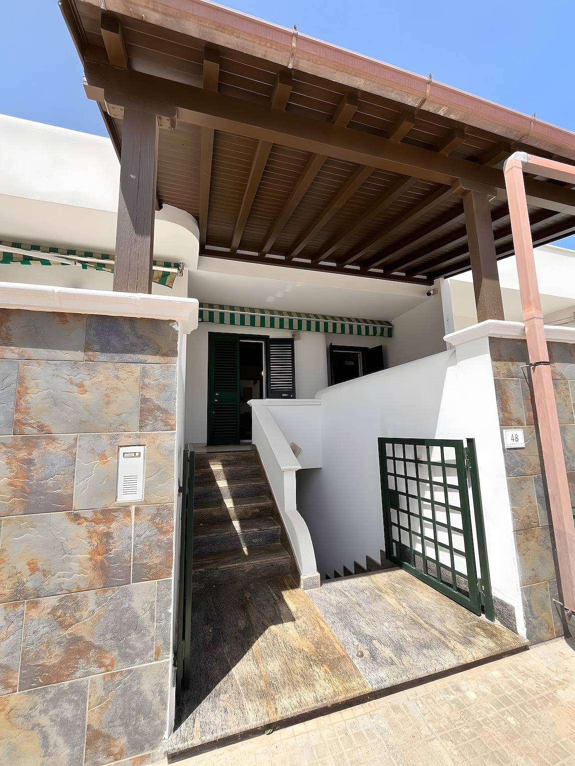 Ganze Wohnung, Apartment 'Andrea' mit privater Terrasse, Wlan und Klimaanlage in Torre Pali, Salve