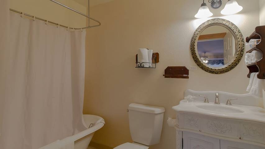 Vacation rental for 29 people, with balcony in Cambria