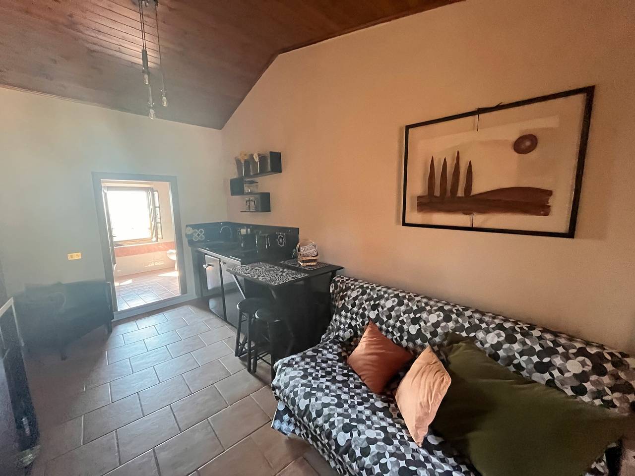 Appartement entier, Appartement 'Scorcio D'infinito Di Peccioli' avec vue sur la montagne, terrasse partagée et Wi-Fi in Peccioli, Province de Pise