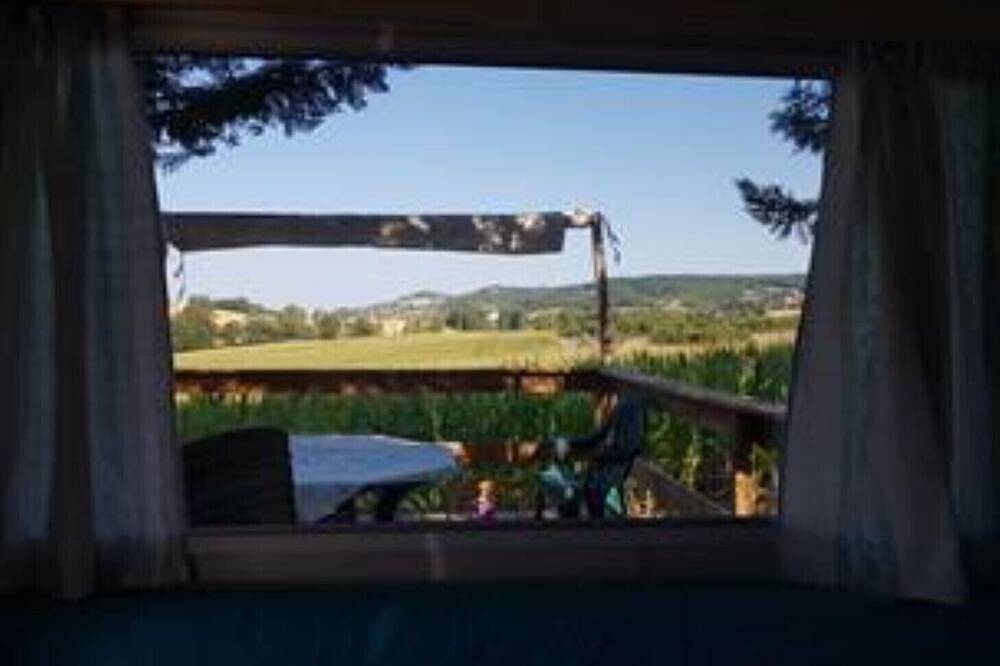 Camping pour 4 Personnes dans Penne-d'Agenais, Région de Villeneuve-sur-Lot