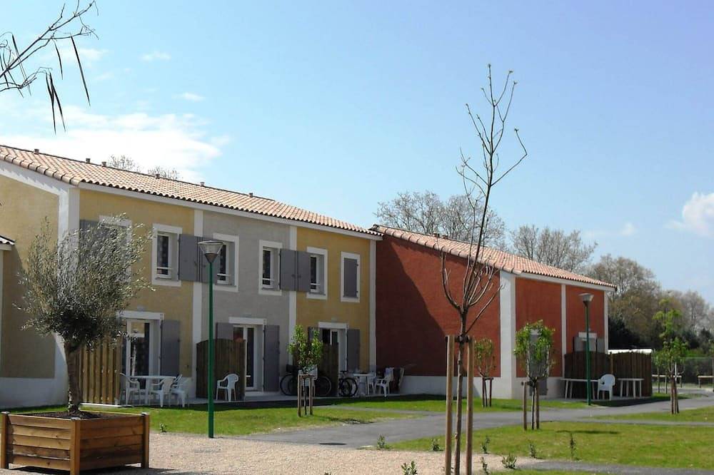 Village Retreat with Terrace in Colombiers, Côte d'Améthyste