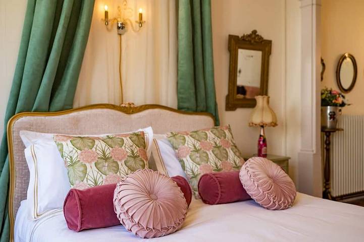 Champagne House  - Luxury oasis with pool, fusball table & home cinema in Condom, Gers
