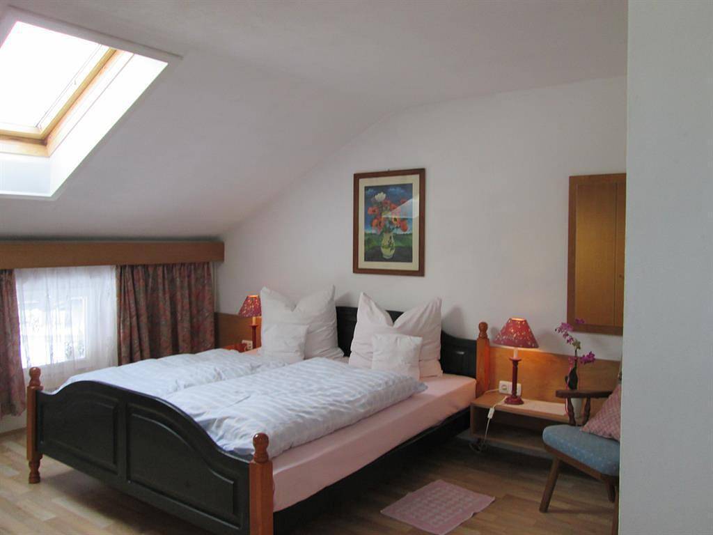 Ganze Ferienwohnung, Standard Doppelzimmer Dusche/Wc,Tv, in Kössen, Kaiserwinkl